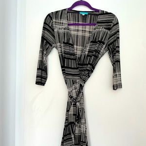 Maternity/nursing wrap dress